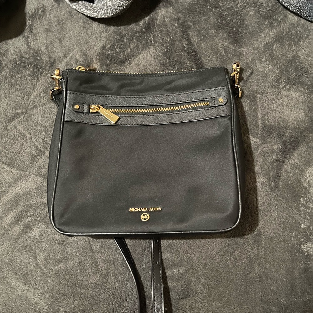 Selling my Michael Kors purse original